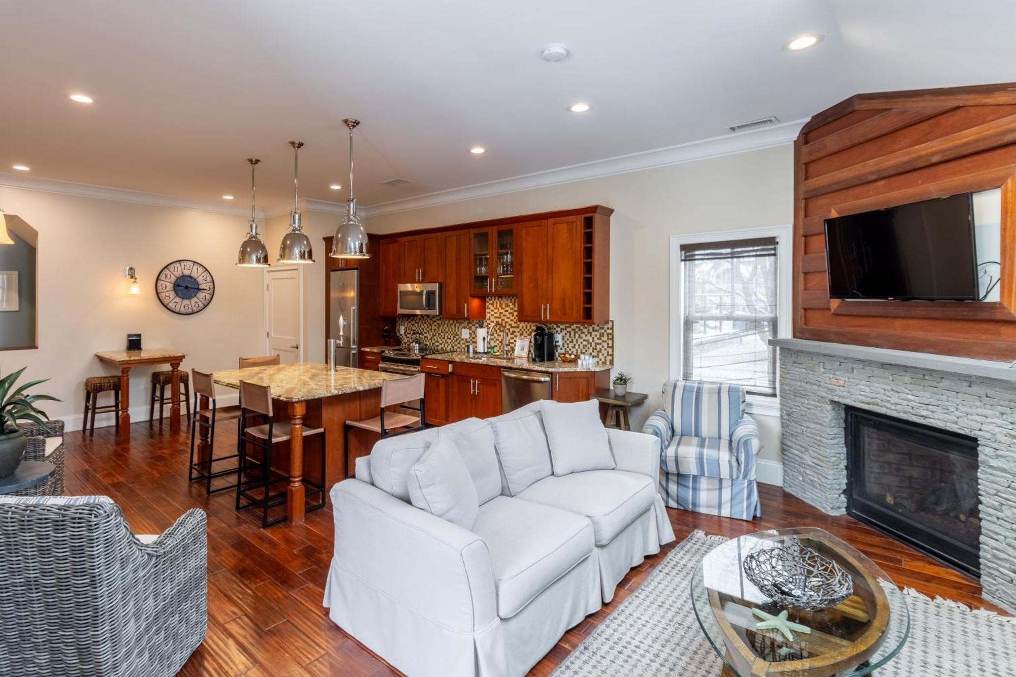 The Newport Lofts - 548 Thames Street Apartment Екстериор снимка